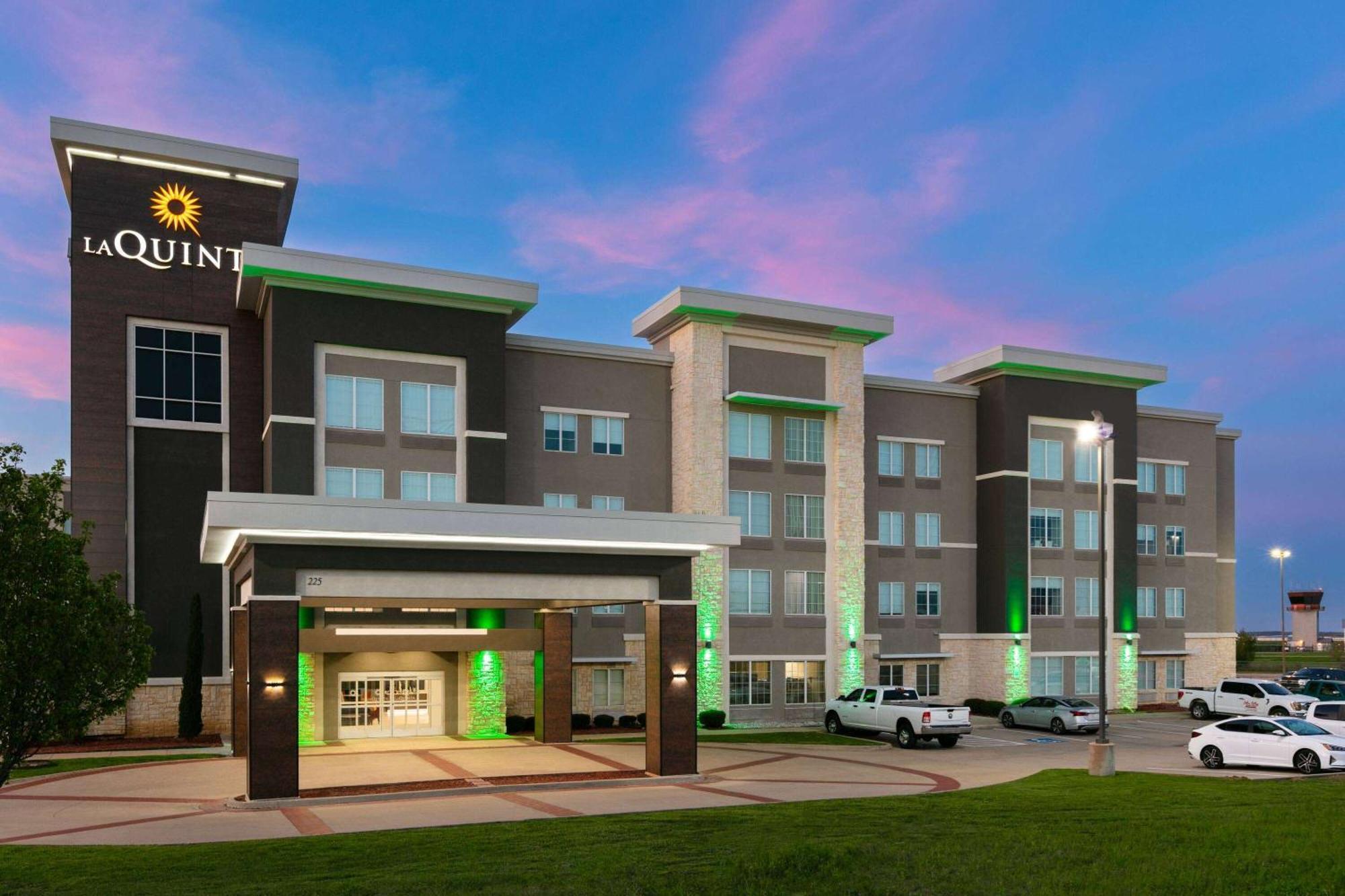 La Quinta Inn & Suites By Wyndham Ft Worth-Burleson megye Kültér fotó